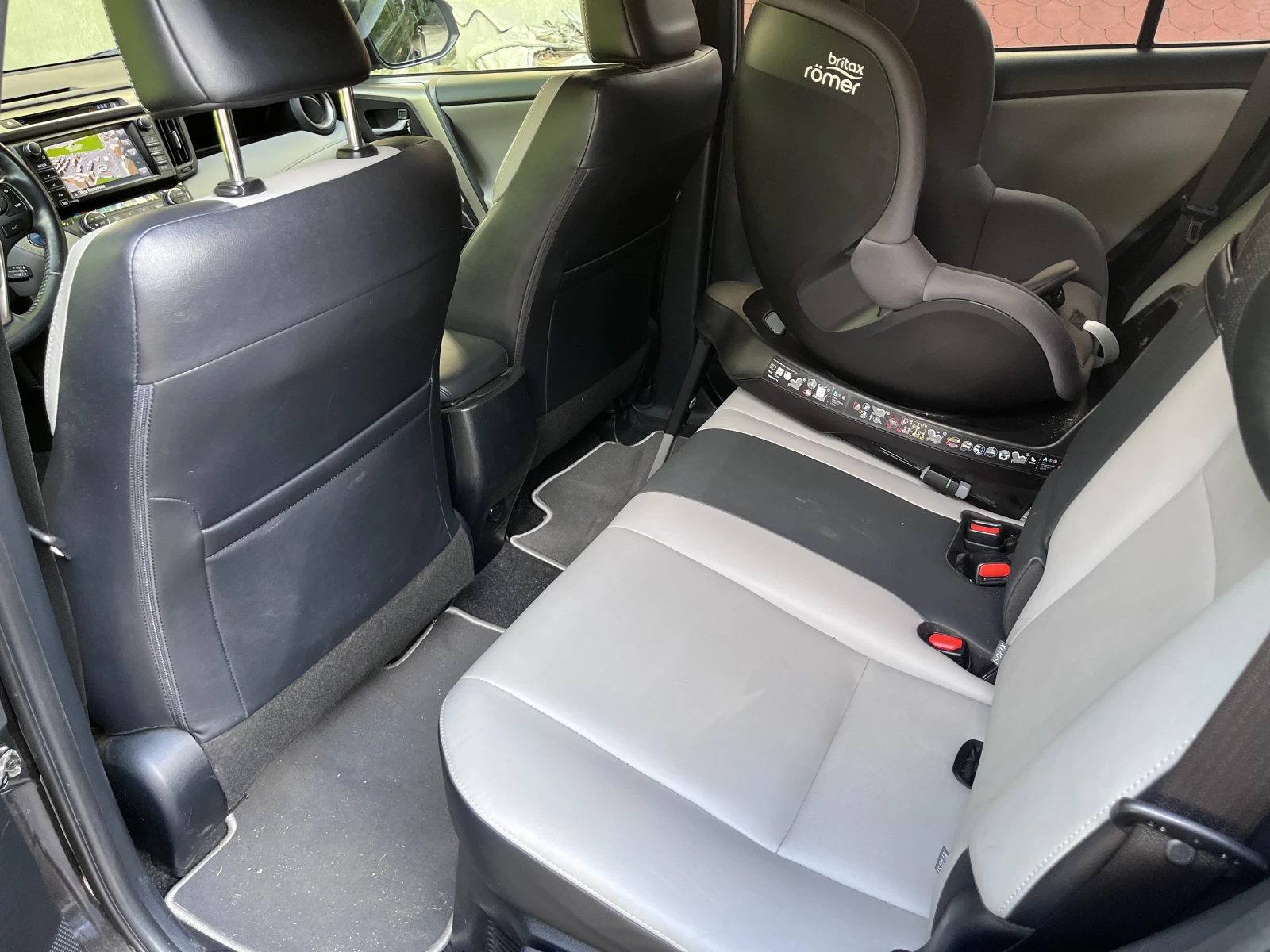 Toyota Rav4 4x4 Luxury (2018)   Пълна история, гаранция, снимка 11 - Автомобили и джипове - 54874849