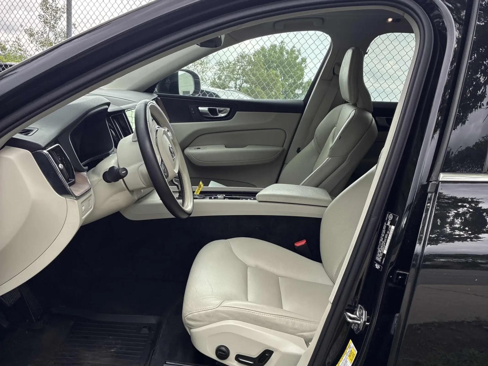 Volvo XC60 Momentum * CARFAX * АВТО КРЕДИТ * , снимка 8 - Автомобили и джипове - 54974822