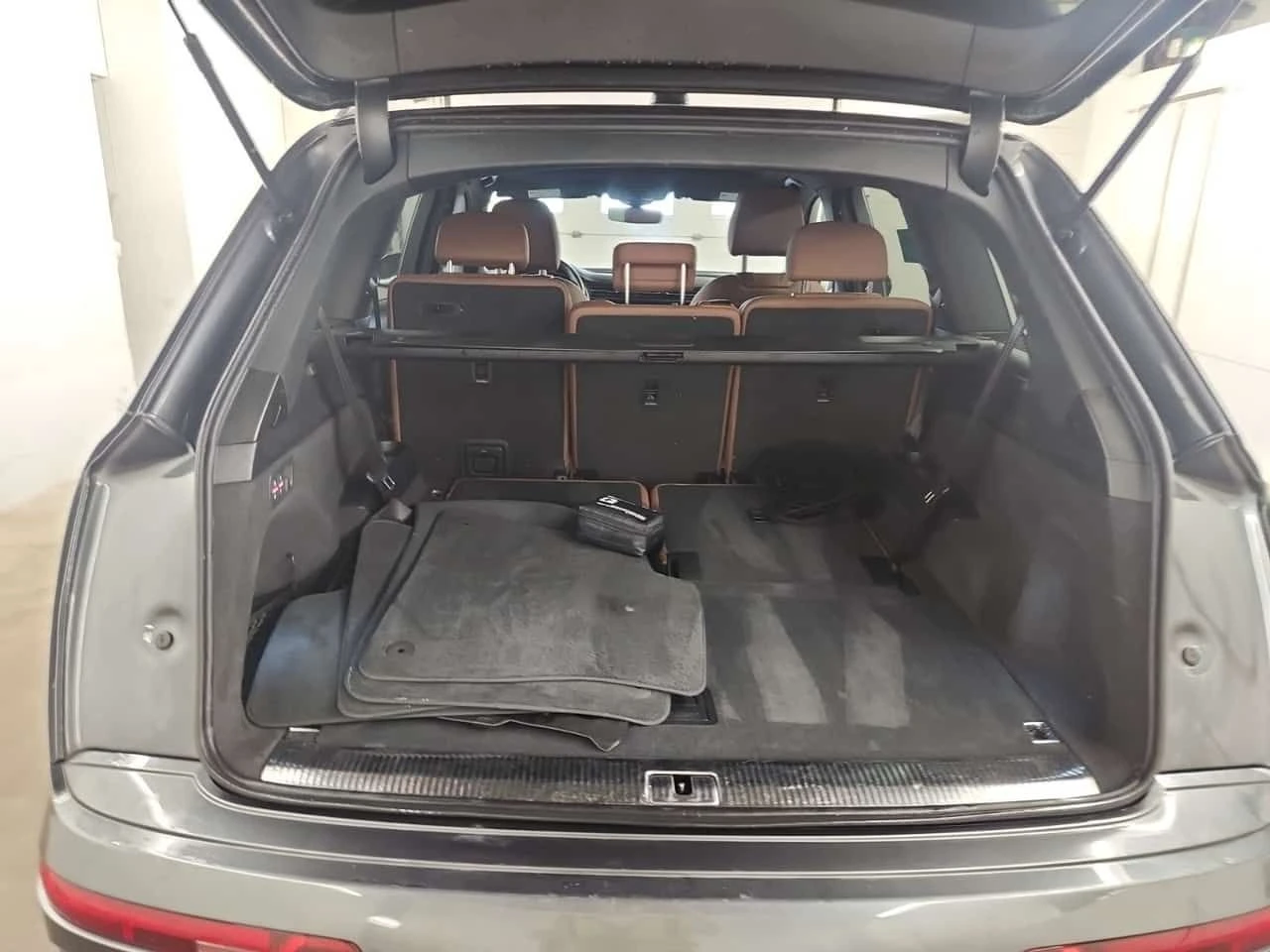Audi Q7 * PROGRESSIV * ОБДУХВАНЕ * 2 КЛЮЧА * ПАНО * , снимка 14 - Автомобили и джипове - 55045896