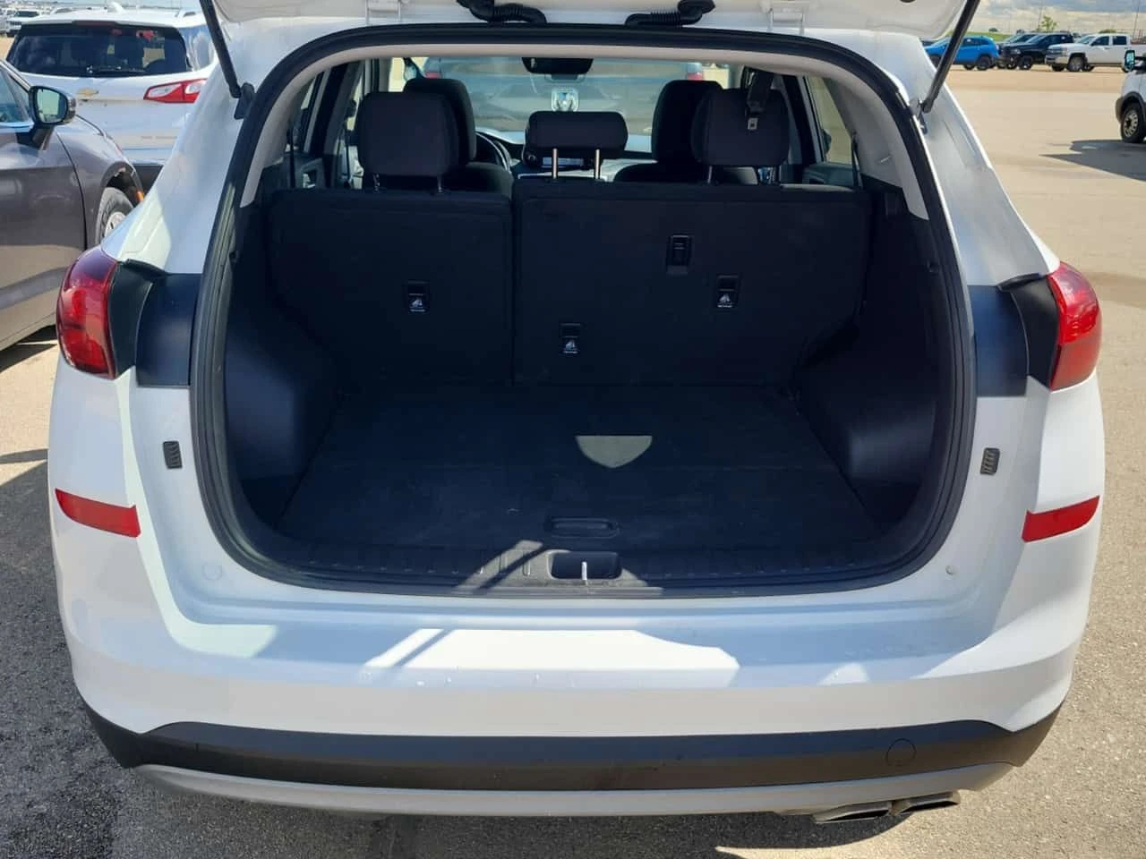 Hyundai Tucson * PREFERRED * CARFAX * ОПЦИЯ ЗА ФИНАНСИРАНЕ, снимка 13 - Автомобили и джипове - 55510870