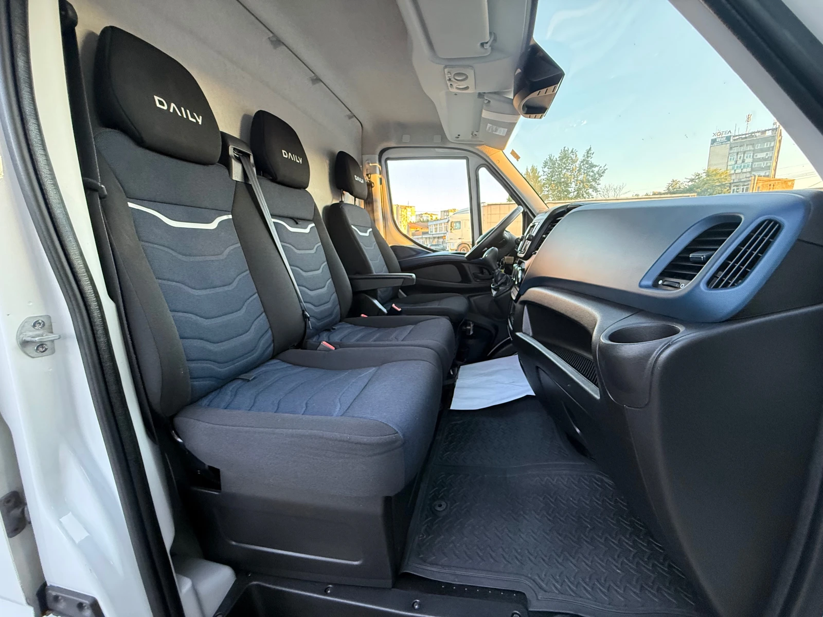 Iveco Daily 35S18 HI MATIC 8 3.0 D, снимка 14 - Бусове и автобуси - 55728319