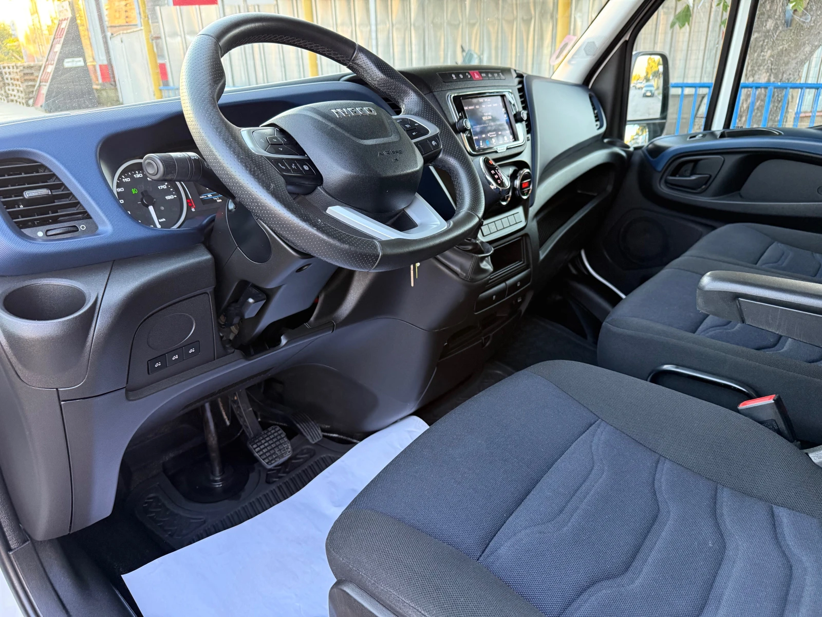 Iveco Daily 35S18 HI MATIC 8 3.0 D, снимка 11 - Бусове и автобуси - 55728319