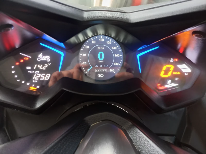 Kymco AK 550 ABS TC LED , снимка 4 - Мотоциклети и мототехника - 52536877