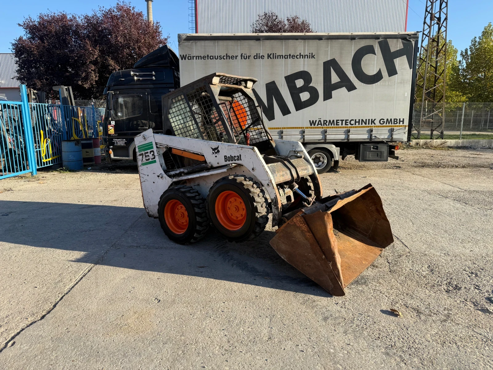 Мини челни товарачи Bobcat 753 - изображение 10