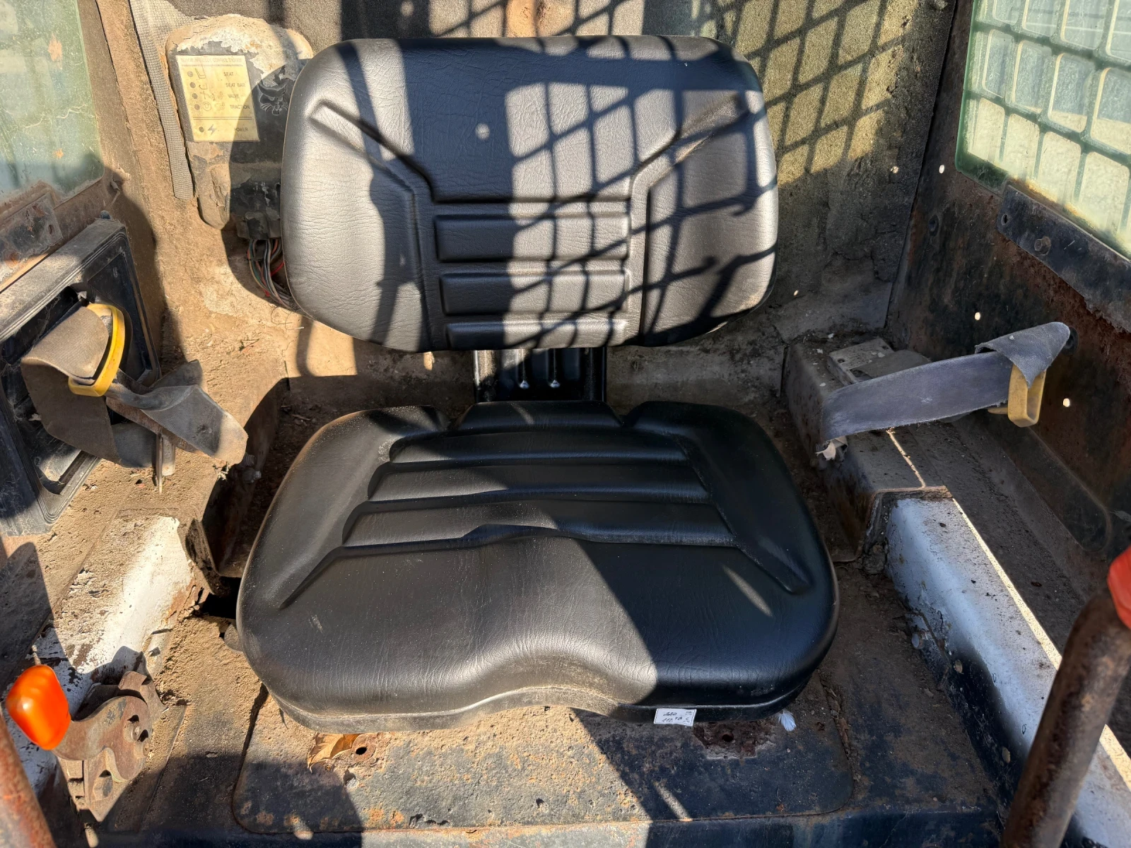 Мини челни товарачи Bobcat 753 - изображение 8