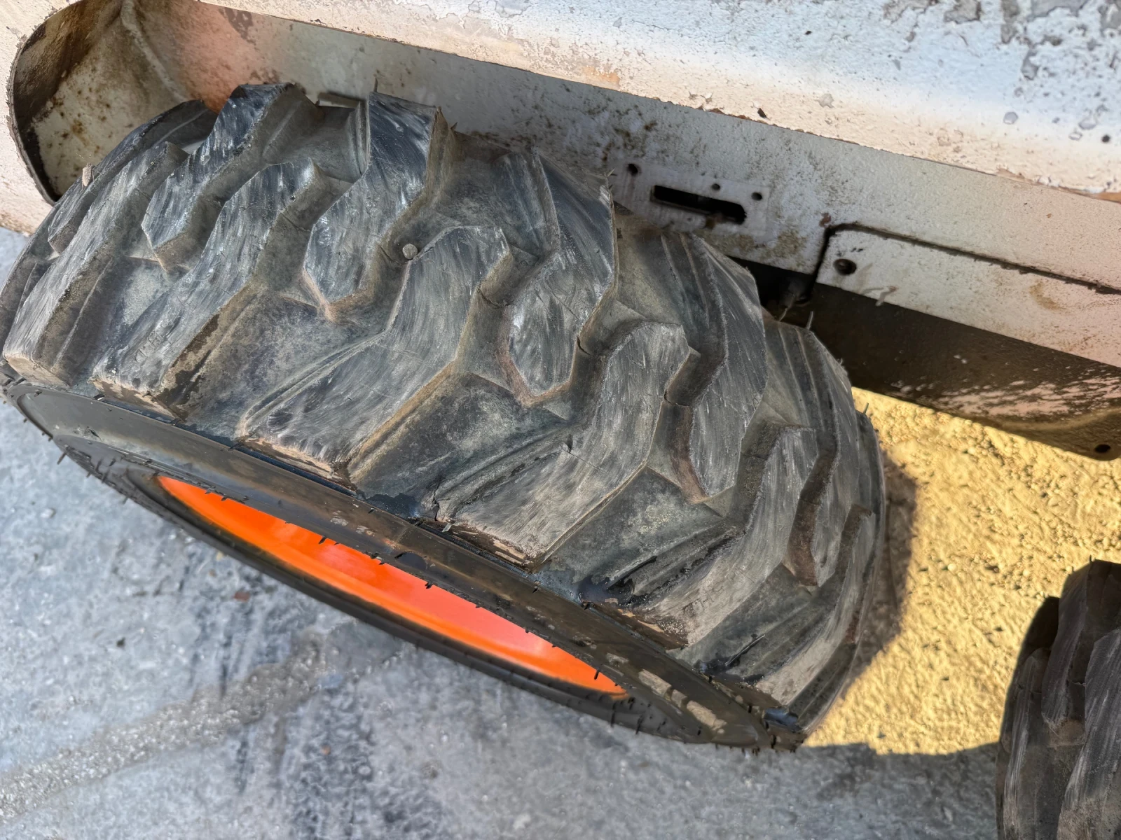 Мини челни товарачи Bobcat 753 - изображение 7