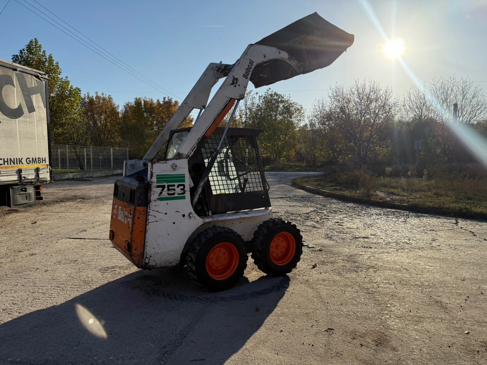 Мини челни товарачи Bobcat 753 - изображение 5