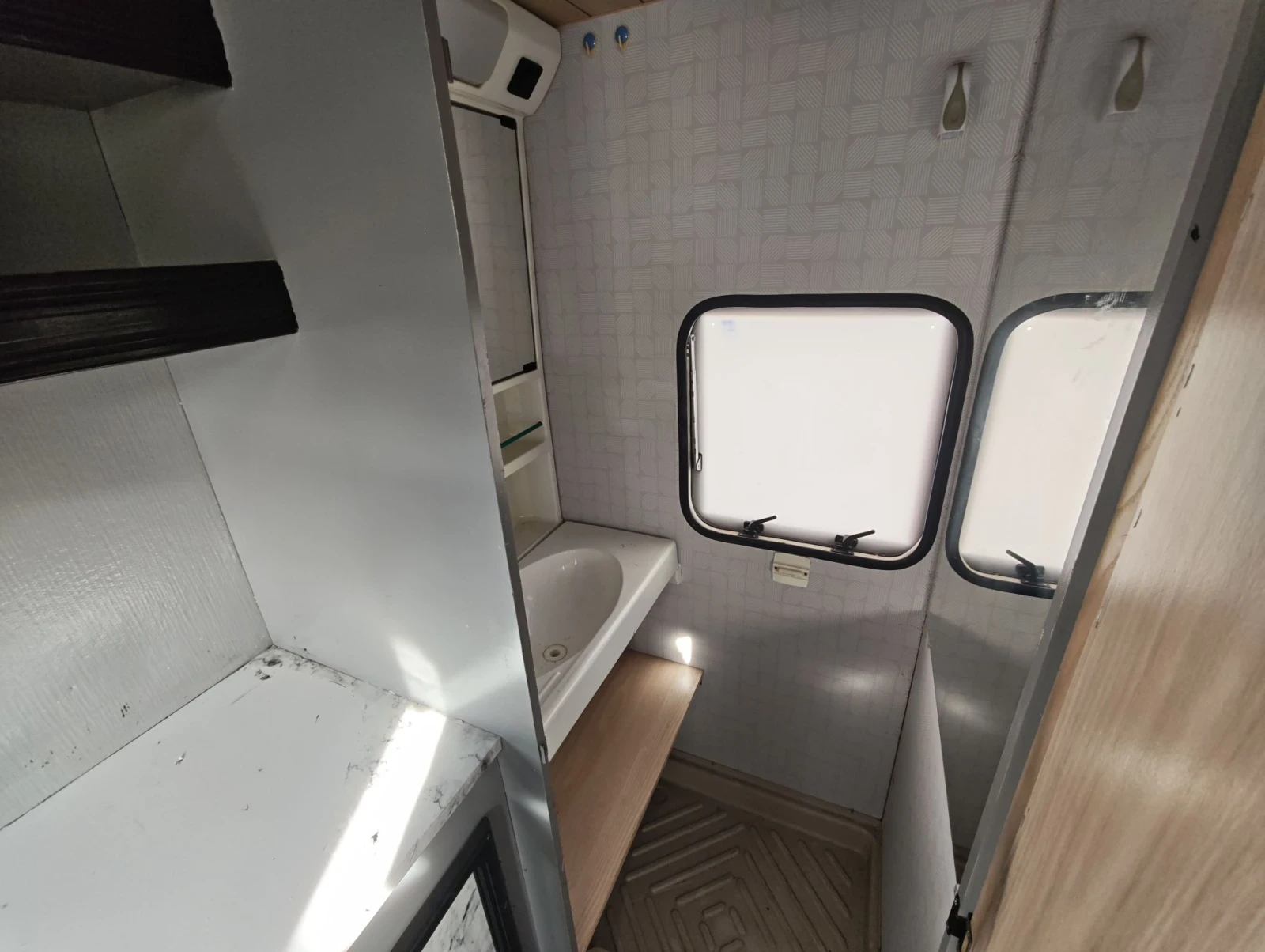 Каравана Caravelair, снимка 9 - Каравани и кемпери - 55873937