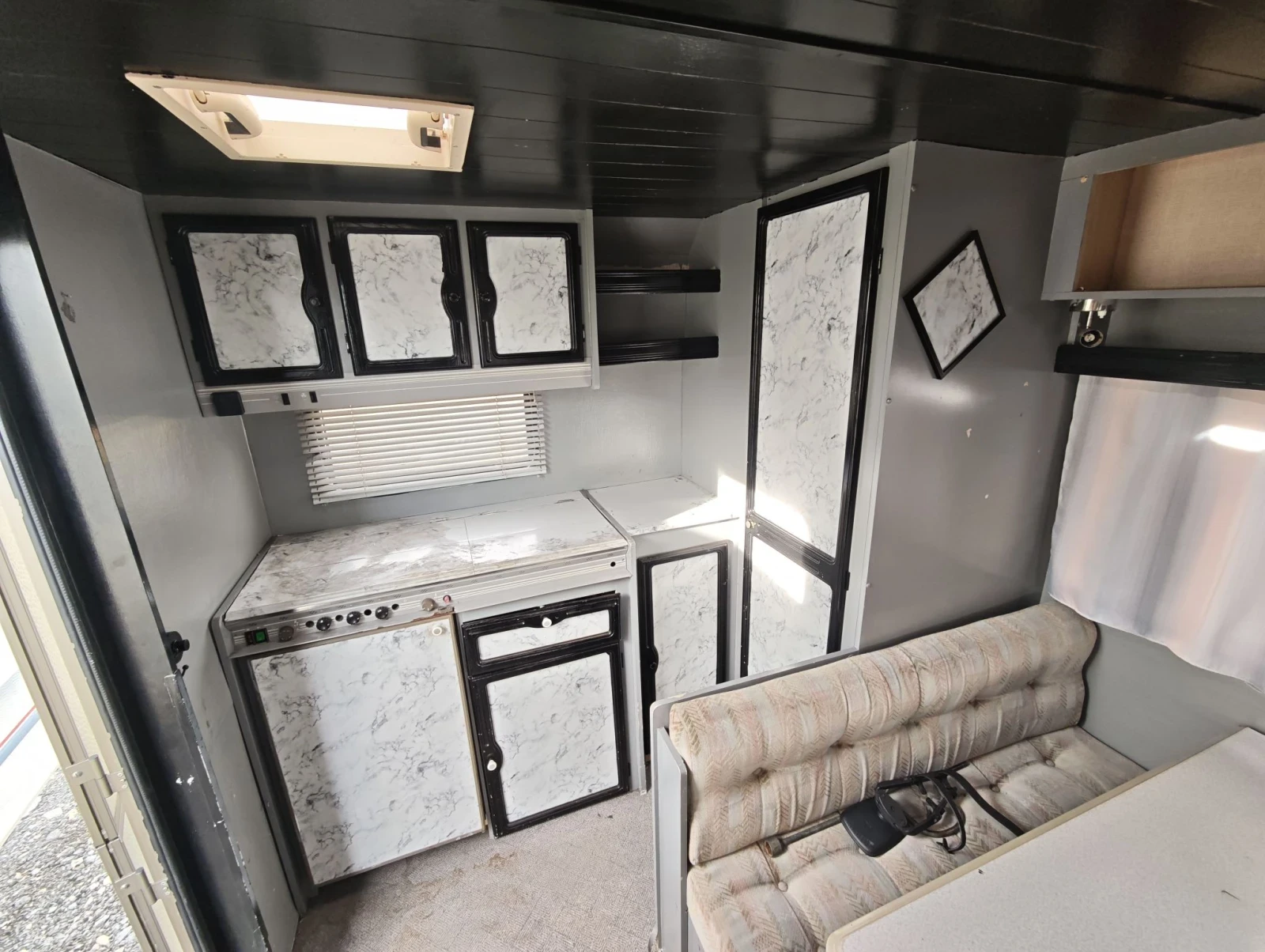 Каравана Caravelair, снимка 12 - Каравани и кемпери - 55873937