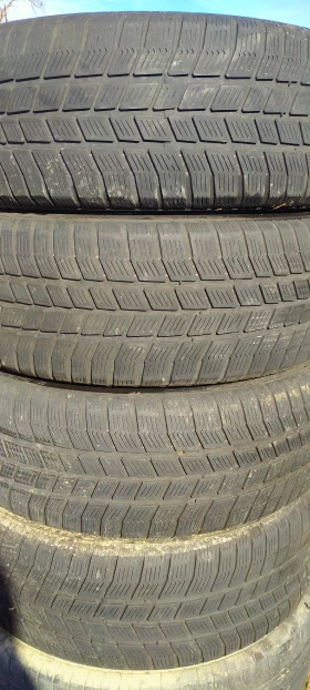 Гуми Зимни 215/60R17, снимка 1