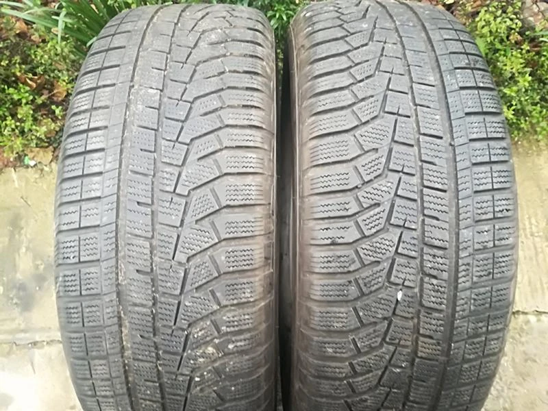 Гуми Зимни 255/60R18, снимка 1 - Гуми и джанти - 23636103