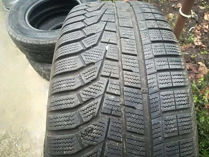 Гуми Зимни 255/60R18, снимка 3 - Гуми и джанти - 23636103