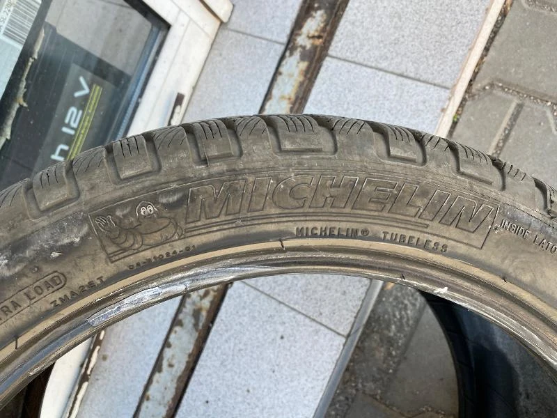 Гуми Зимни 245/40R18, снимка 4 - Гуми и джанти - 28232736