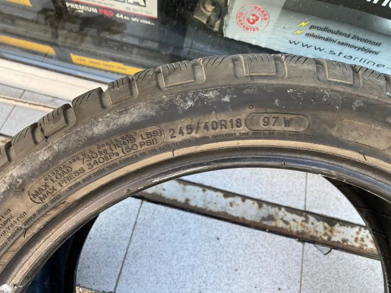 Гуми Зимни 245/40R18, снимка 3 - Гуми и джанти - 28232736