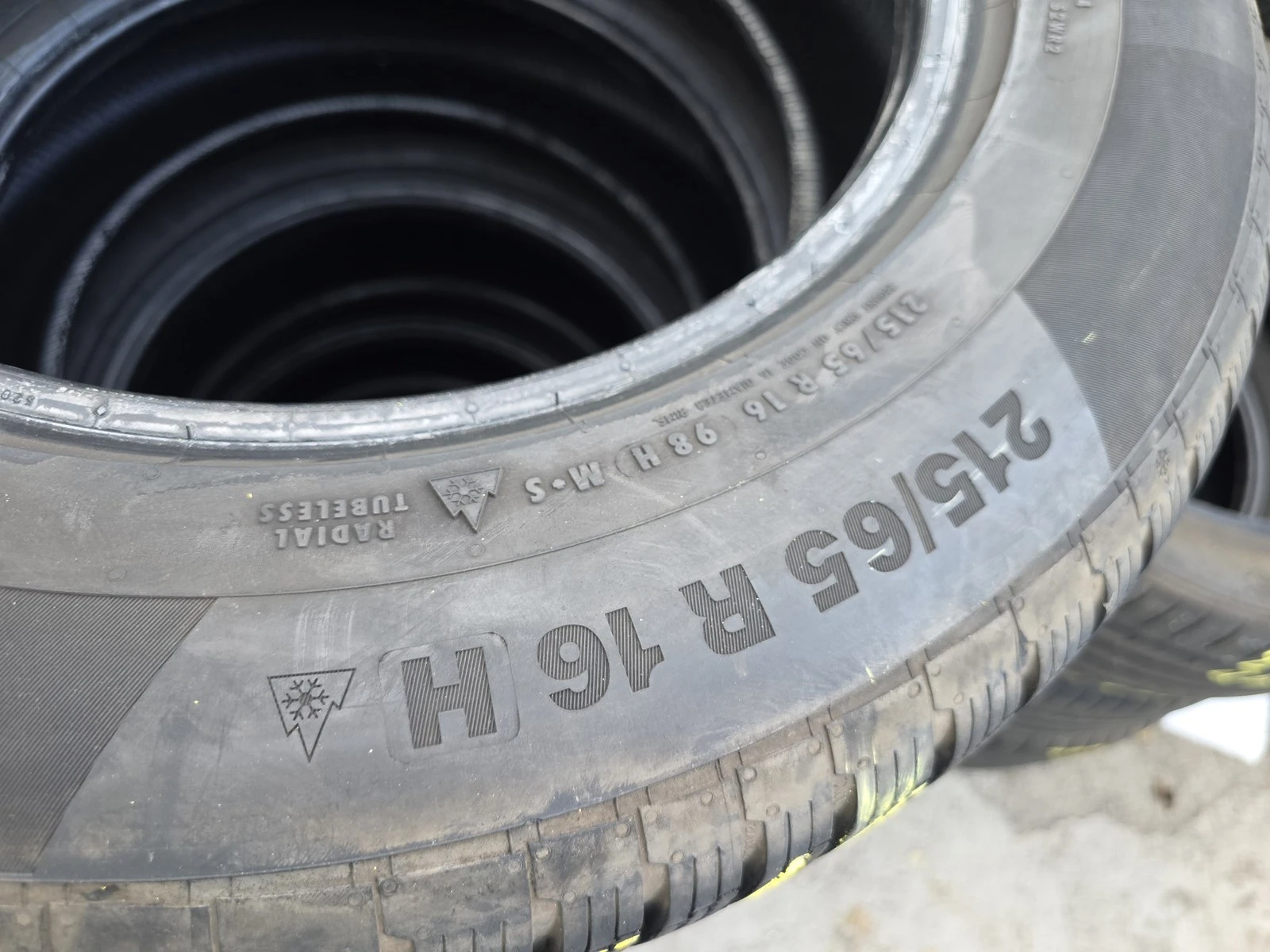 Гуми Зимни 215/65R16, снимка 8 - Гуми и джанти - 56724956