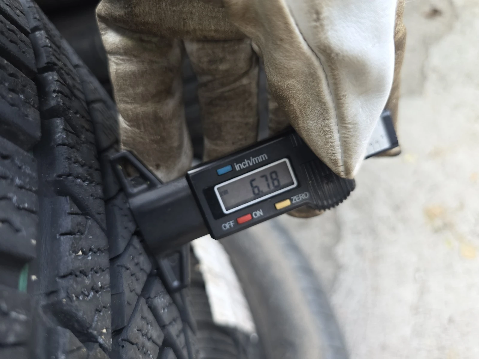 Гуми Зимни 215/65R16, снимка 7 - Гуми и джанти - 56724956