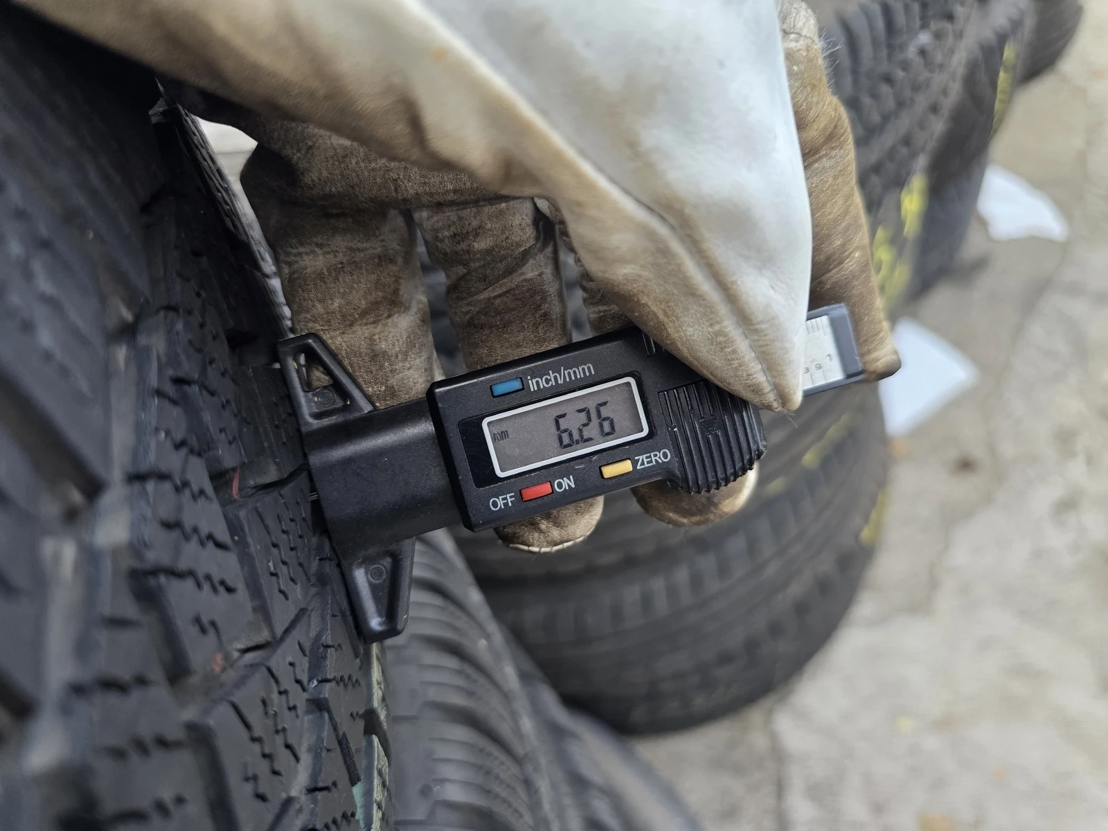 Гуми Зимни 215/65R16, снимка 6 - Гуми и джанти - 56724956
