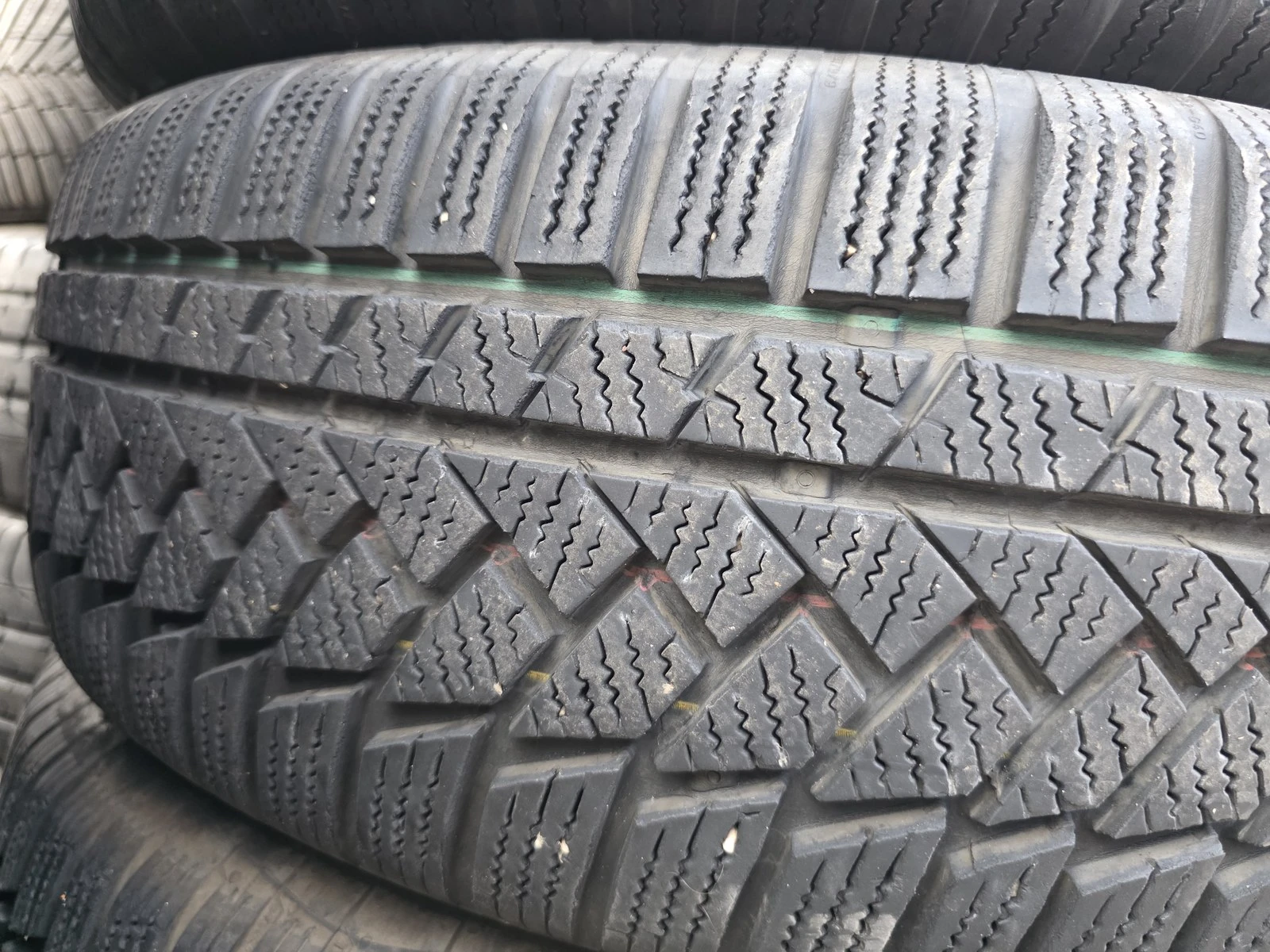 Гуми Зимни 215/65R16, снимка 3 - Гуми и джанти - 56724956