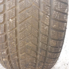 Гуми Зимни 315/40R21, снимка 7 - Гуми и джанти - 52516226