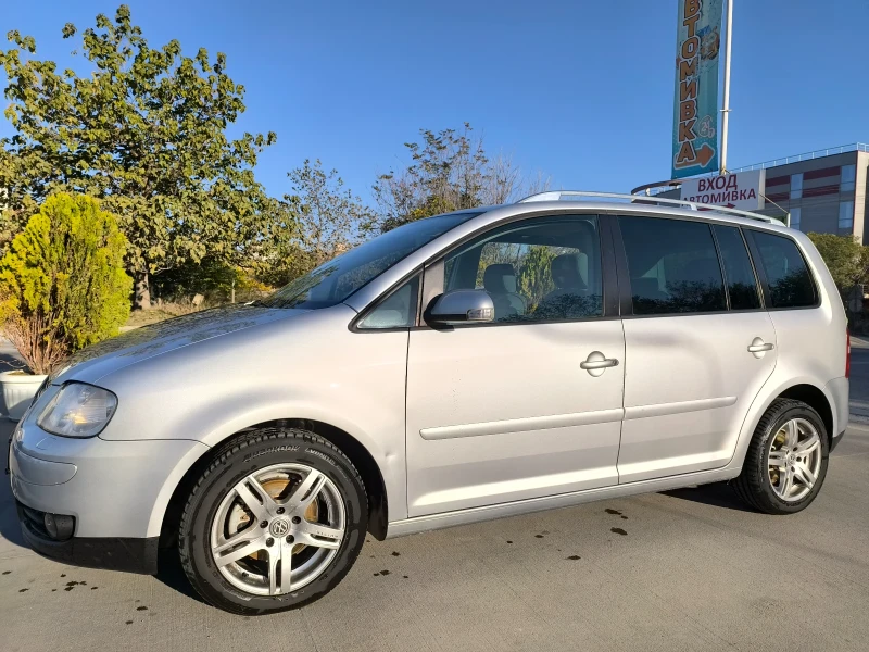 VW Touran, снимка 4 - Автомобили и джипове - 48218877