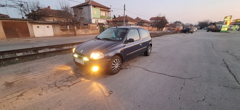 Renault Clio 2, снимка 5 - Автомобили и джипове - 49127539