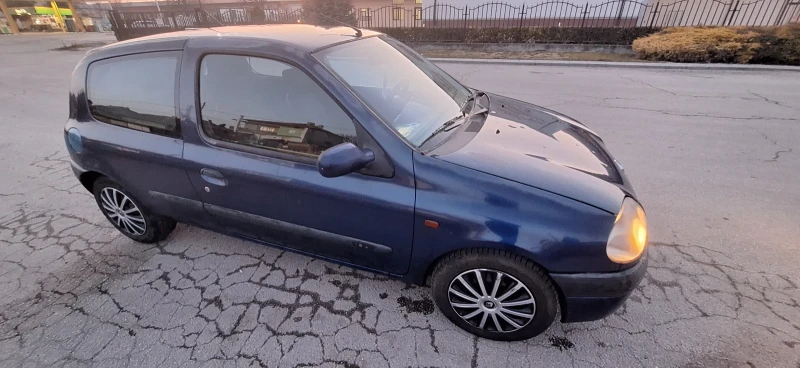 Renault Clio 2, снимка 10 - Автомобили и джипове - 49127539