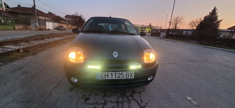 Renault Clio 2, снимка 12 - Автомобили и джипове - 49127539