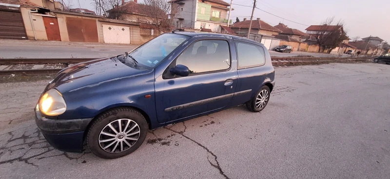 Renault Clio 2, снимка 9 - Автомобили и джипове - 49127539