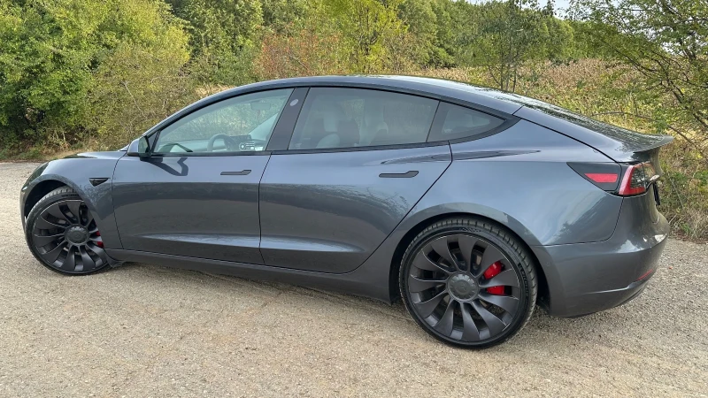 Tesla Model 3 Performance термопомпа-подарък зимни гуми с джанти, снимка 2 - Автомобили и джипове - 52161022