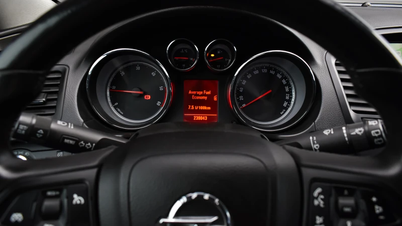 Opel Insignia Sports Tourer 2.0 CDTi Edition, снимка 15 - Автомобили и джипове - 52693378