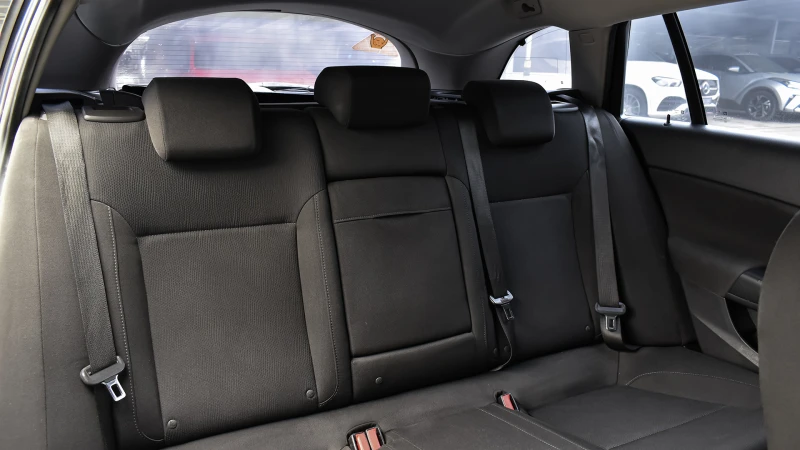 Opel Insignia Sports Tourer 2.0 CDTi Edition, снимка 11 - Автомобили и джипове - 52693378