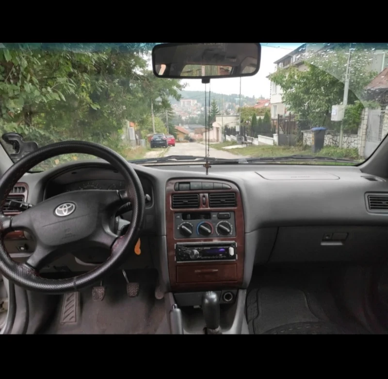 Toyota Avensis 1.6 i, снимка 7 - Автомобили и джипове - 52793650