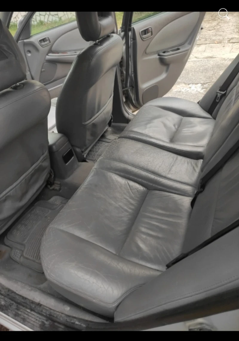 Toyota Avensis 1.6 i, снимка 8 - Автомобили и джипове - 52793650