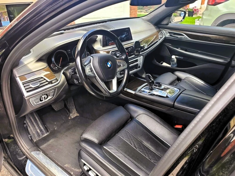 BMW 750 * 4dr Sdn 750Li xDrive AWD * CARFAX * БЕЗ ПЪРВОНАЧ, снимка 7 - Автомобили и джипове - 52819345