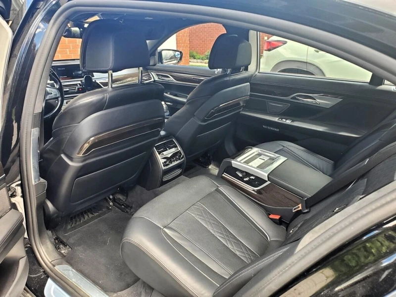 BMW 750 * 4dr Sdn 750Li xDrive AWD * CARFAX * БЕЗ ПЪРВОНАЧ, снимка 10 - Автомобили и джипове - 52819345