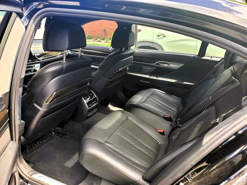 BMW 750 * 4dr Sdn 750Li xDrive AWD * CARFAX * БЕЗ ПЪРВОНАЧ, снимка 9 - Автомобили и джипове - 52819345