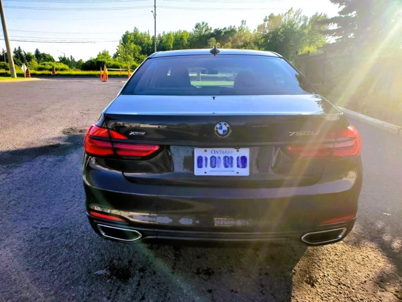 BMW 750 * 4dr Sdn 750Li xDrive AWD * CARFAX * БЕЗ ПЪРВОНАЧ, снимка 4 - Автомобили и джипове - 52819345