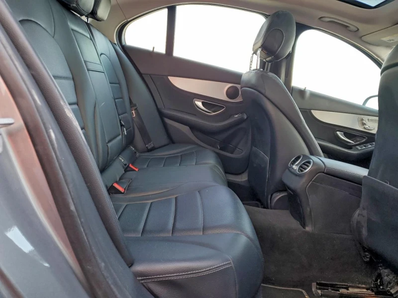 Mercedes-Benz C 300, снимка 10 - Автомобили и джипове - 53075294