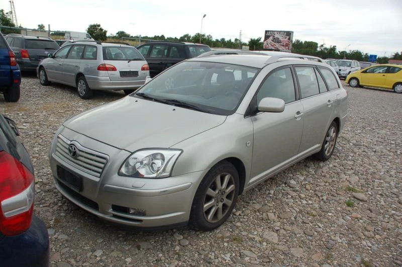 Toyota Avensis 2.2 D4D, снимка 1 - Автомобили и джипове - 10940598