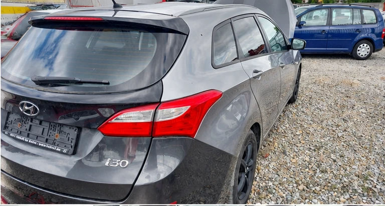 Hyundai I30 1.6 CRDi Automatic, снимка 2 - Автомобили и джипове - 54863904