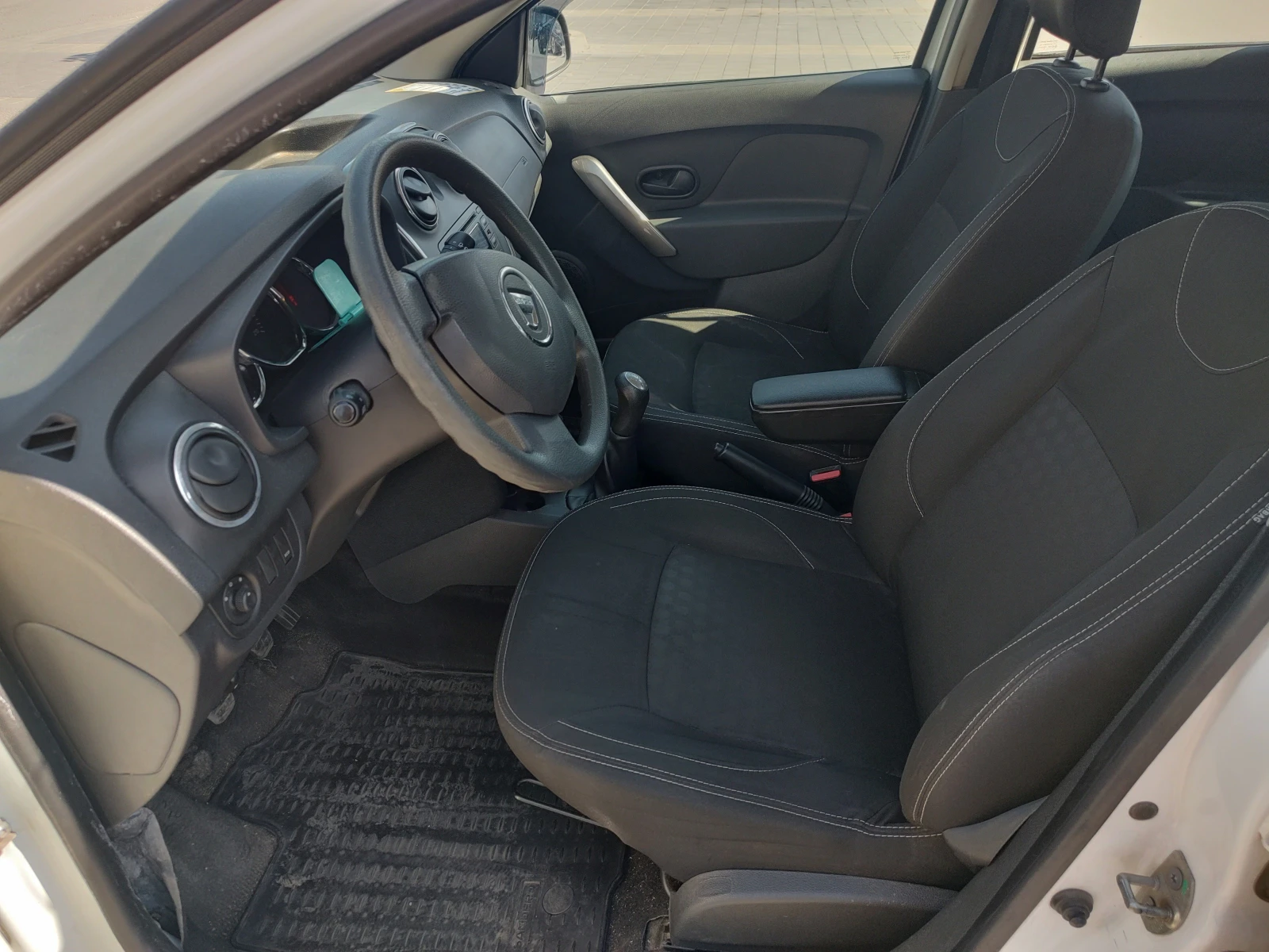 Dacia Sandero  - изображение 9
