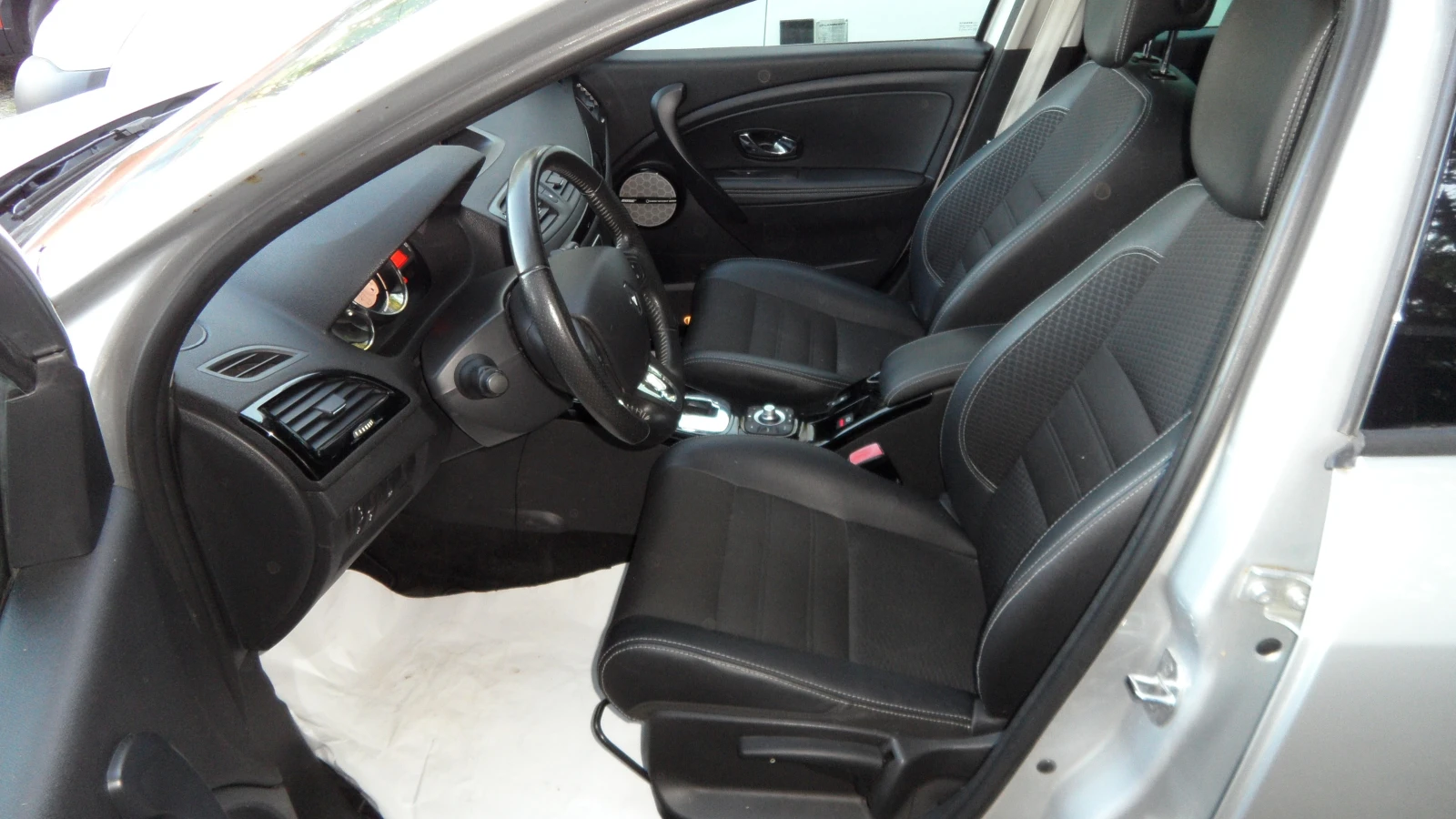 Renault Megane АВТОМАТИК /NAVI, снимка 9 - Автомобили и джипове - 53261398