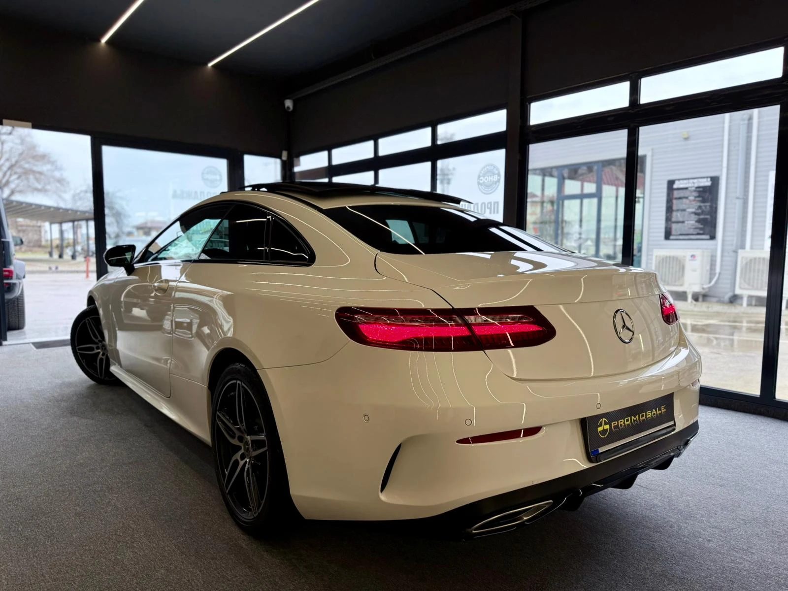 Mercedes-Benz E 400 Coupe* 4M* AMG* Burmester* Обдух* Подгреви* Лизинг - изображение 4