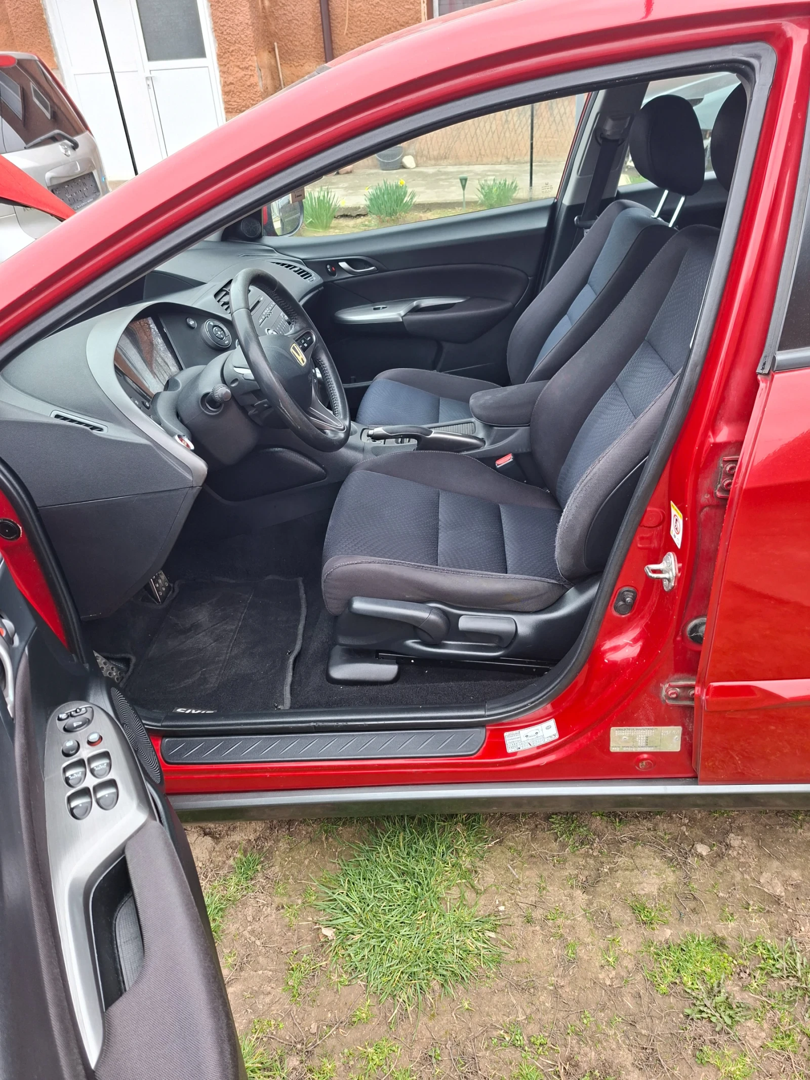 Honda Civic 1.8i 140кс, снимка 4 - Автомобили и джипове - 54180411