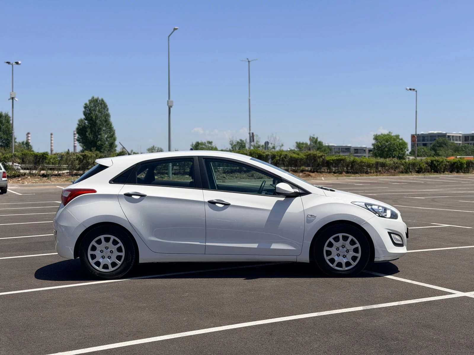 Hyundai I30 1.4 Бензин-Лизинг през Уникредит по95 евро, снимка 4 - Автомобили и джипове - 55087599