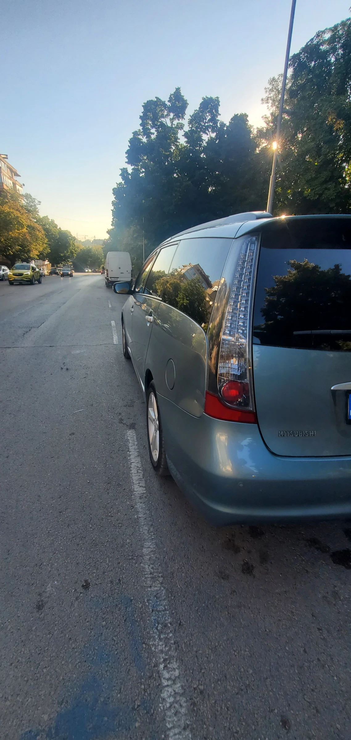Mitsubishi Grandis 2.4i  165кс, снимка 4 - Автомобили и джипове - 55697909