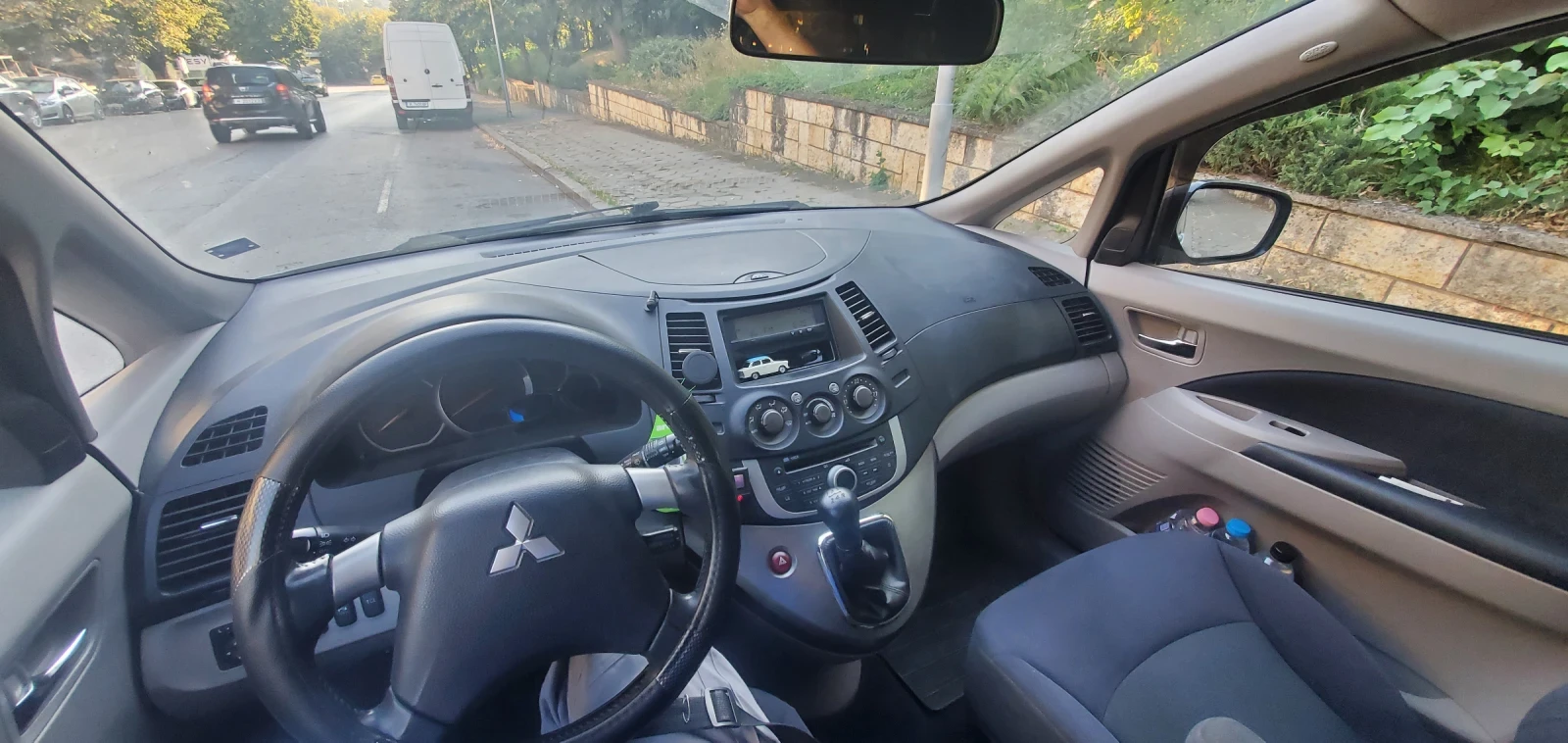 Mitsubishi Grandis 2.4i  165кс, снимка 7 - Автомобили и джипове - 55697909