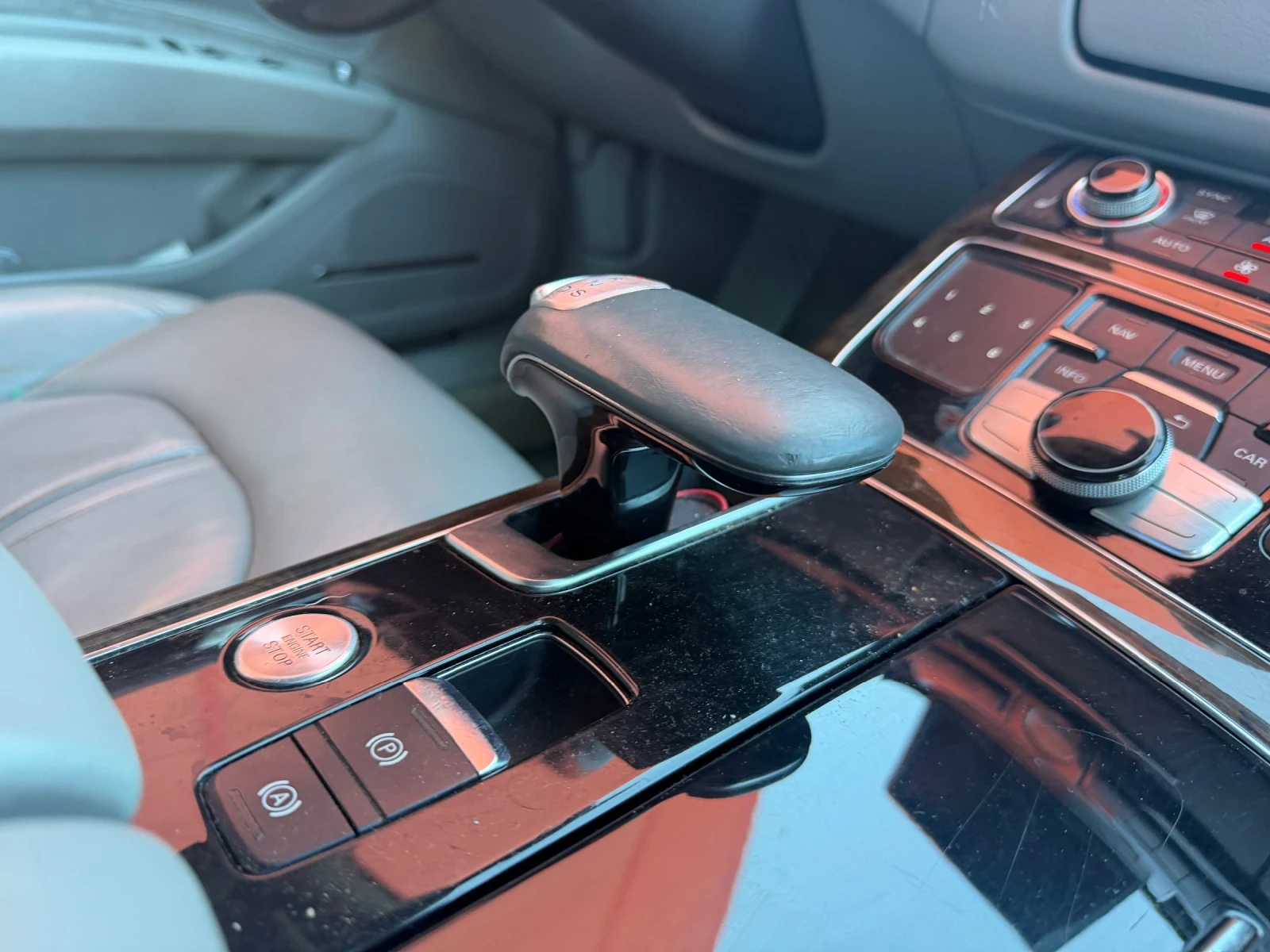 Audi A8 3.0TDI* LED* FACE* 8ZF, снимка 12 - Автомобили и джипове - 55959138