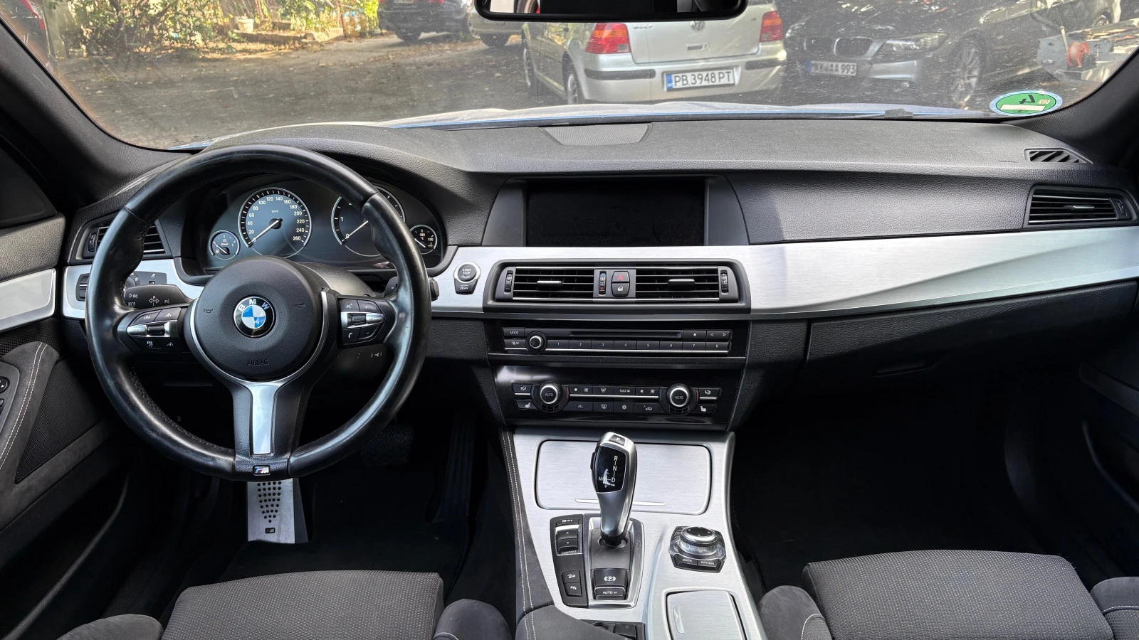 BMW 530 xd M Paket Distr SoftClose Keyless Camera HeadUp, снимка 12 - Автомобили и джипове - 56137113