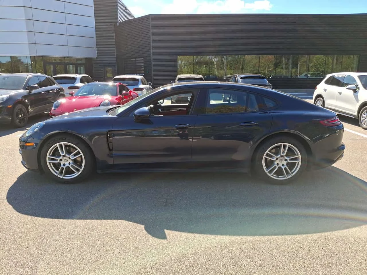 Porsche Panamera * 4 AWD * CARFAX * , снимка 2 - Автомобили и джипове - 56628027